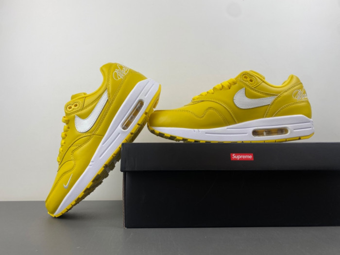 Supreme Puts Its Signature Spin on the Nike Air Max 1 HF8813-700