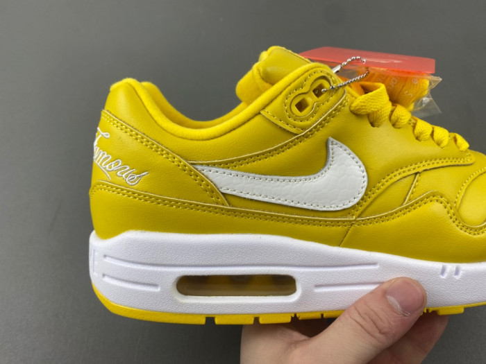 Supreme Puts Its Signature Spin on the Nike Air Max 1 HF8813-700