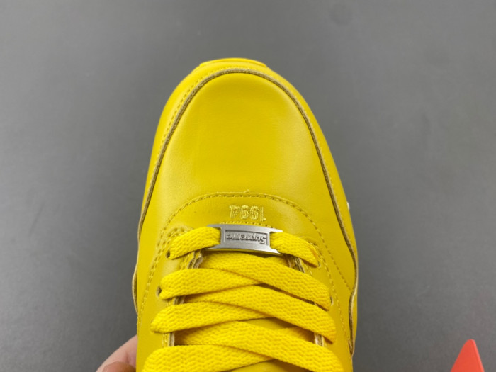 Supreme Puts Its Signature Spin on the Nike Air Max 1 HF8813-700