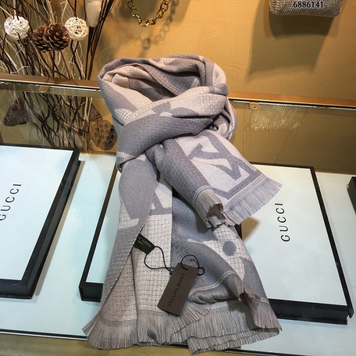 lu vi scarf