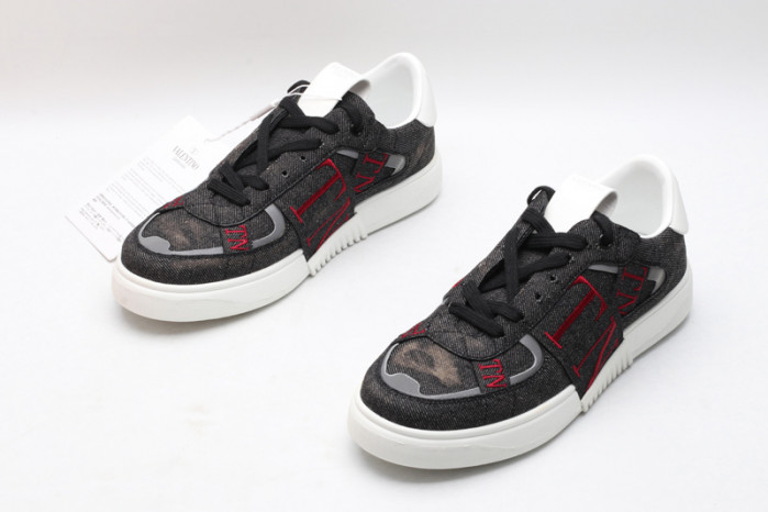 v*lentino sneaker