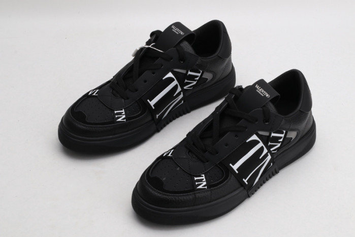 v*lentino sneaker