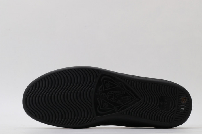 gi ace embroidered low-top sneaker