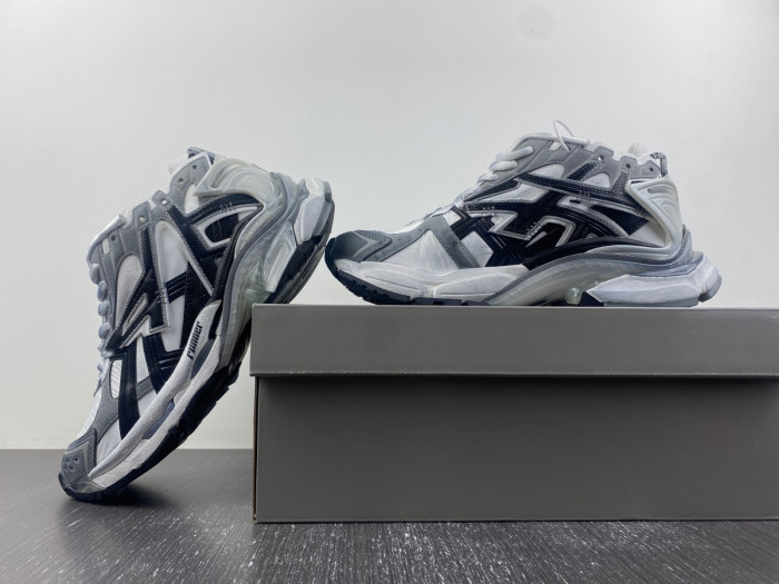 bl runner trainers sneakers 677403-w3rb5-9012