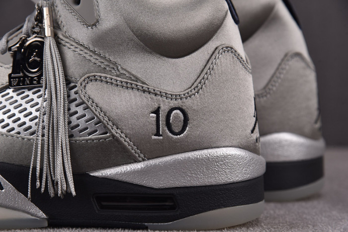 Air Jordan 5 Wings Medium Grey / Black IO2038-001
