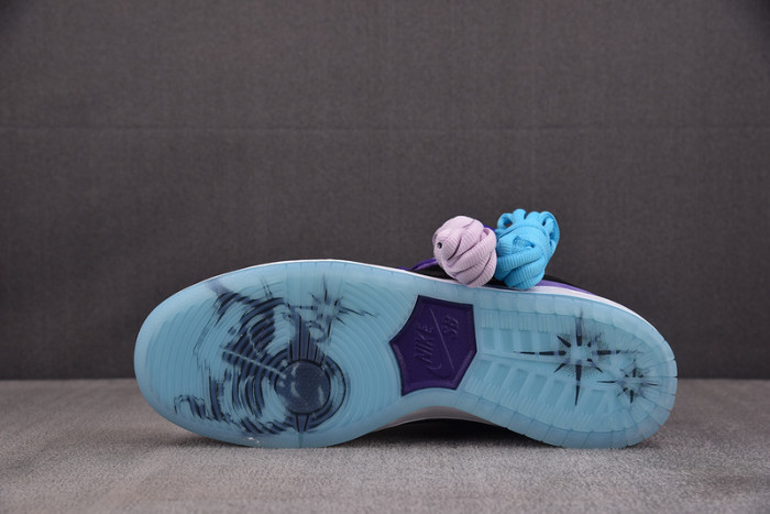 Hayley Wilson x Nike SB Dunk Low HJ0513-500