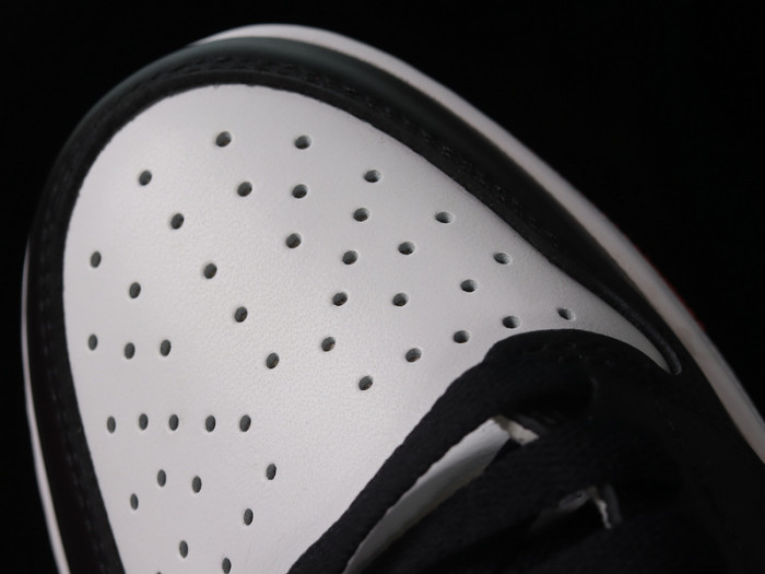 air jordan 1 low og "black toe" cz0790-106