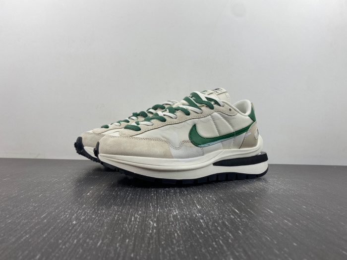 nike sacai x vaporwaffle green white dd1875-102