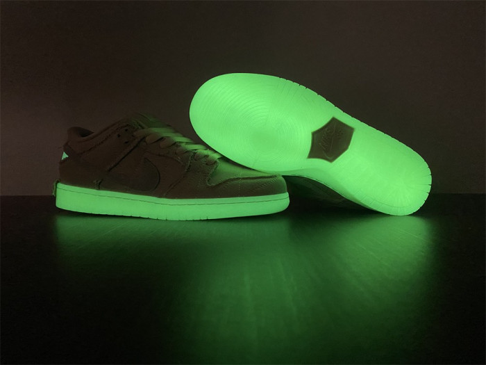 nike sb dunk low “mummy” dm0774-111