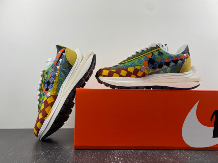 nike ldvaporwaffle mix / sacai low “green gusto” dr5209-300