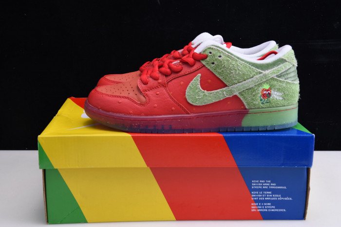 nike dunk low sb "strawberry cough" cw7093-601