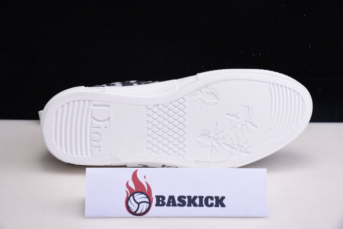 dr b23 homme kaws h903p165