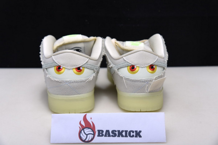 nike sb dunk low “mummy” dm0774-111