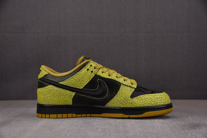 NIKE SB DUNK LOW HALLOWEEN SKULL HV6103-300