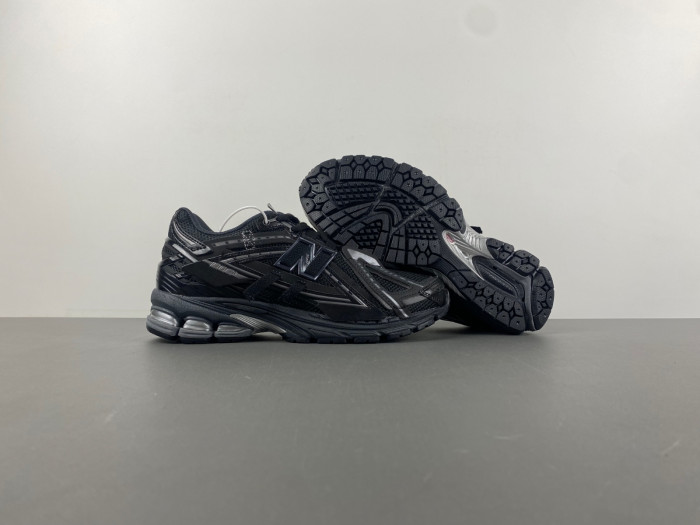 NEW BALANCE 1906A BLACK MEN